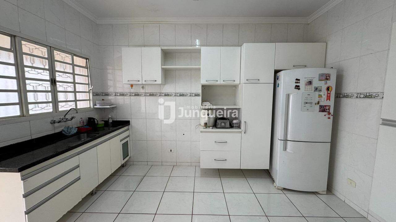 Casa à venda, 3 quartos, sendo 1 suíte, 2 vagas, no bairro Jardim Abaeté em Piracicaba - SP