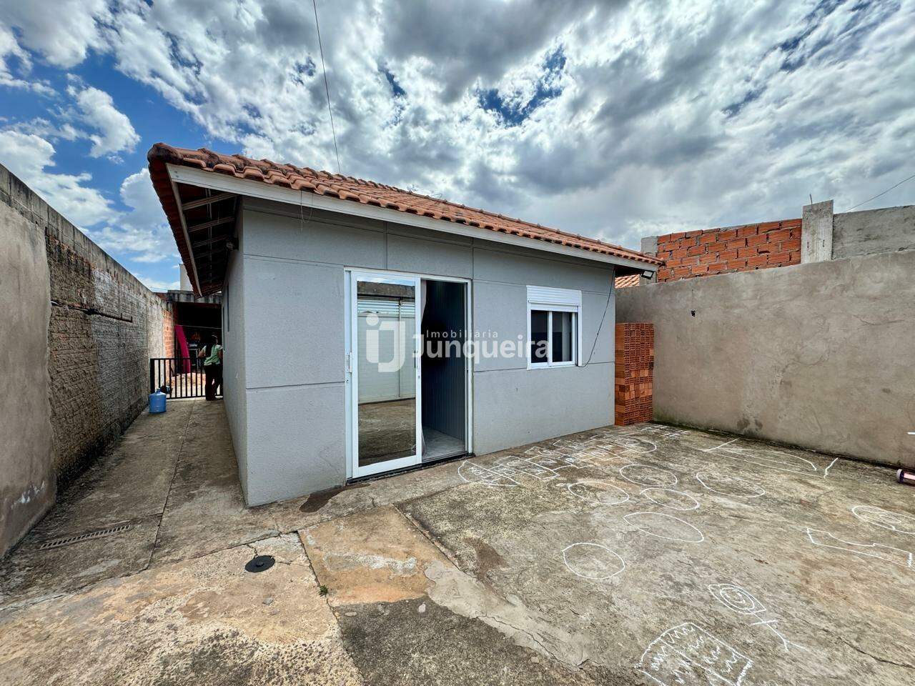 Casa à venda, 2 quartos, 2 vagas, no bairro Água Branca em Piracicaba - SP