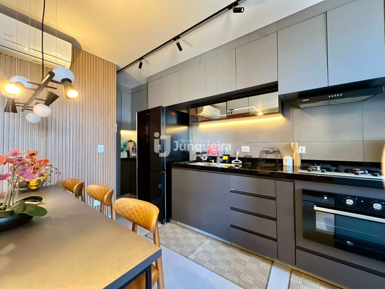 Apartamento à venda no Vista Queiroz, 2 quartos, sendo 2 suítes, 2 vagas, no bairro São Dimas em Piracicaba - SP