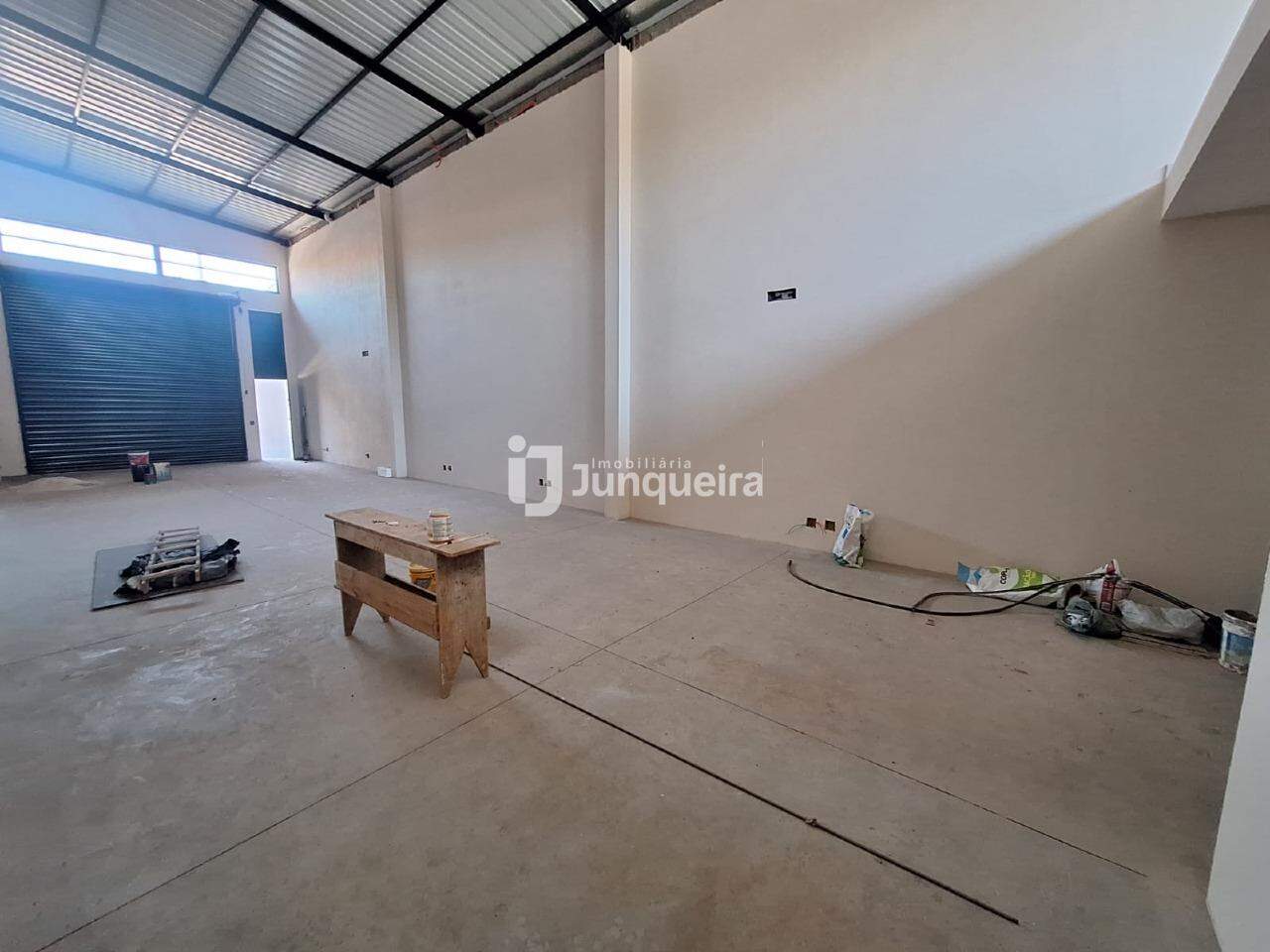 Salão para alugar, no bairro Conjunto Residencial Vitório Cezarino em Rio das Pedras - SP