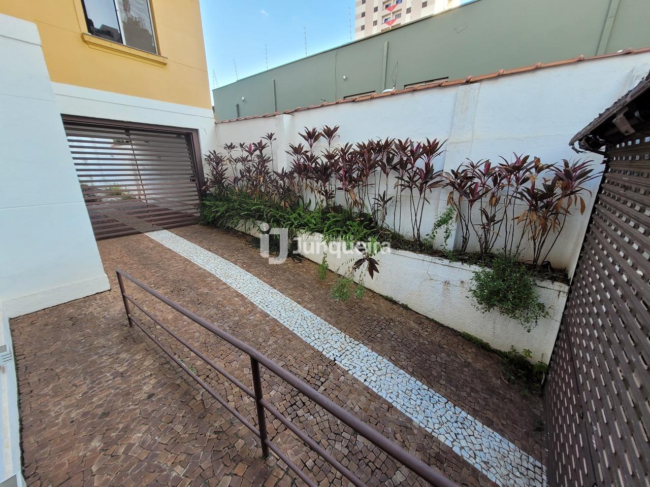 Casa Comercial para alugar, sendo 2 suítes, 7 vagas, no bairro Centro em Piracicaba - SP