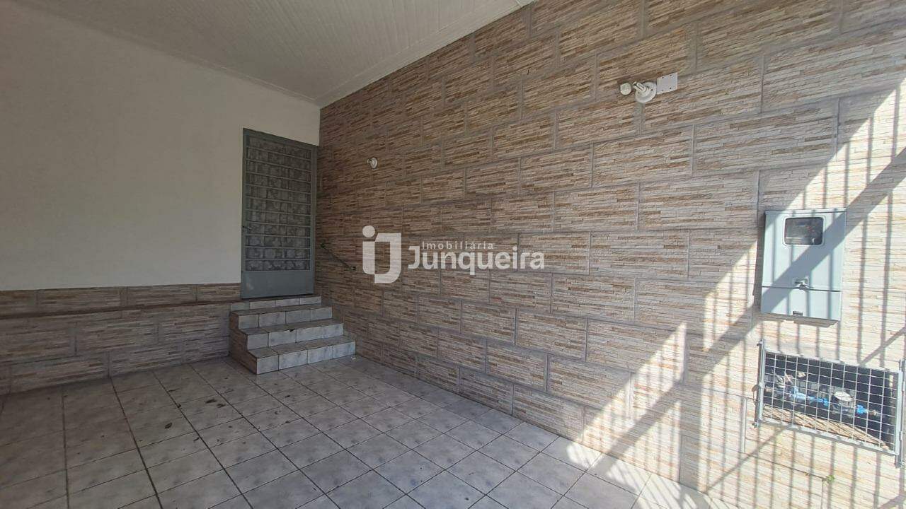 Casa para alugar, 2 quartos, sendo 1 suíte, 1 vaga, no bairro Cidade Alta em Piracicaba - SP