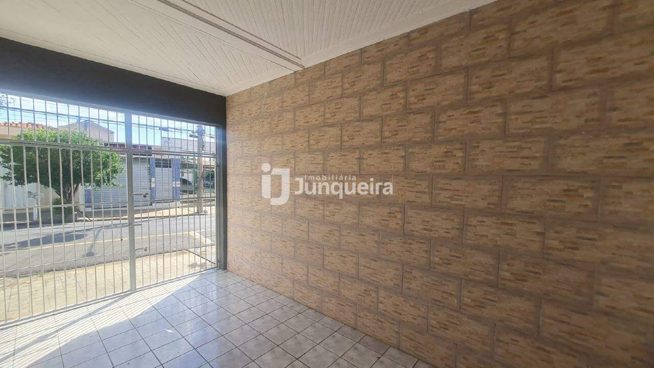 Casa para alugar, 2 quartos, sendo 1 suíte, 1 vaga, no bairro Cidade Alta em Piracicaba - SP