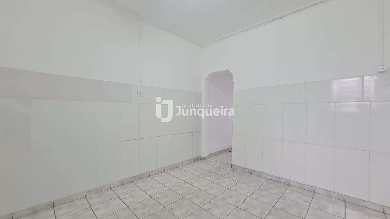 Casa para alugar, 2 quartos, sendo 1 suíte, 1 vaga, no bairro Cidade Alta em Piracicaba - SP