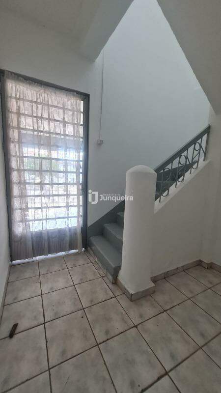 Casa para alugar, 2 quartos, sendo 1 suíte, 1 vaga, no bairro Cidade Alta em Piracicaba - SP