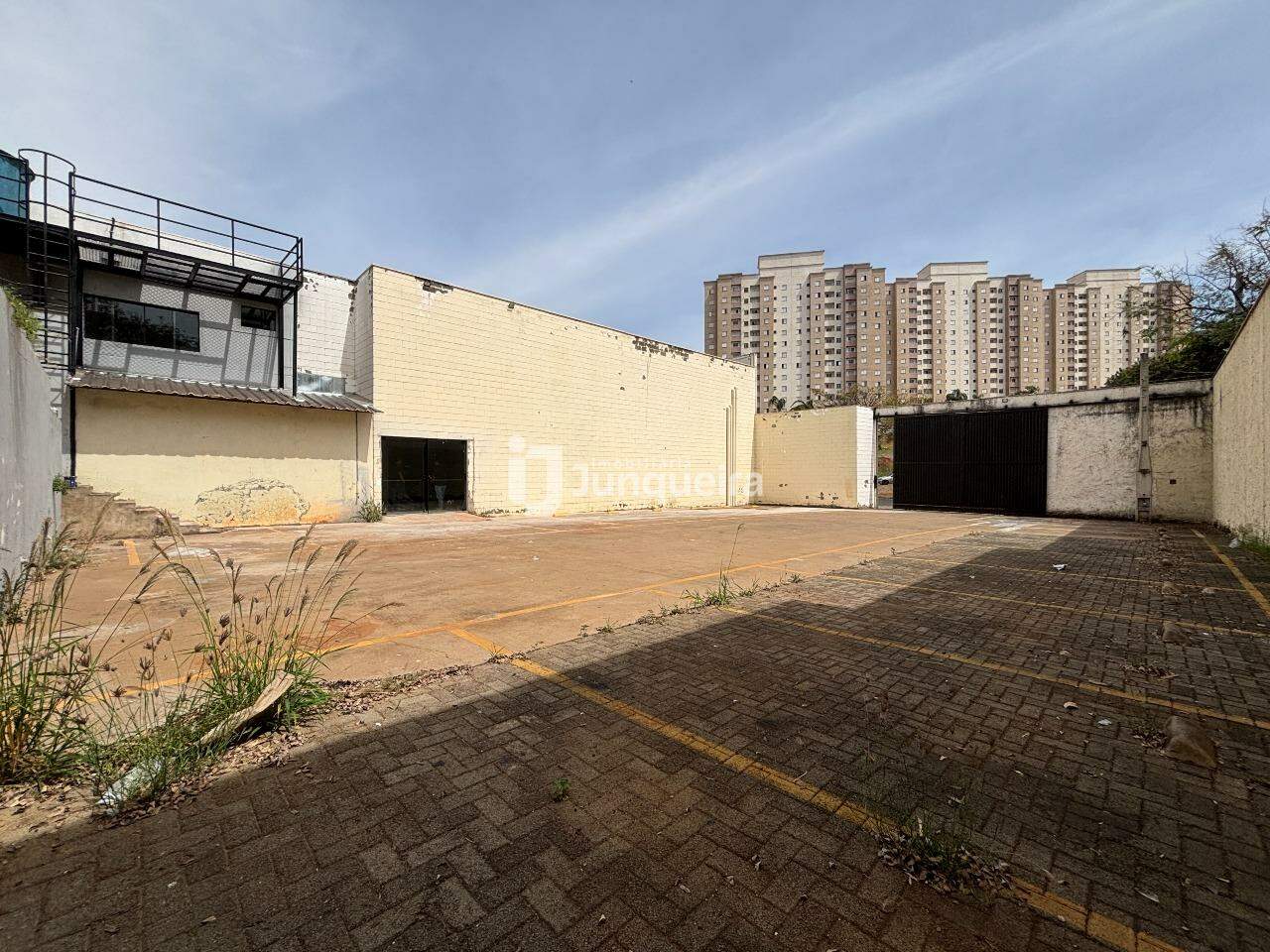 Salão para alugar, 30 vagas, no bairro Nova América em Piracicaba - SP