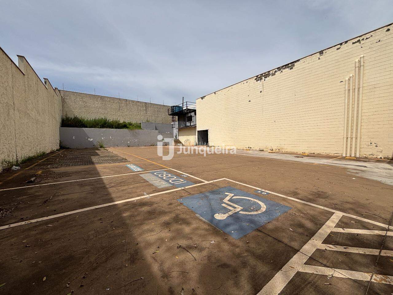 Salão para alugar, 30 vagas, no bairro Nova América em Piracicaba - SP