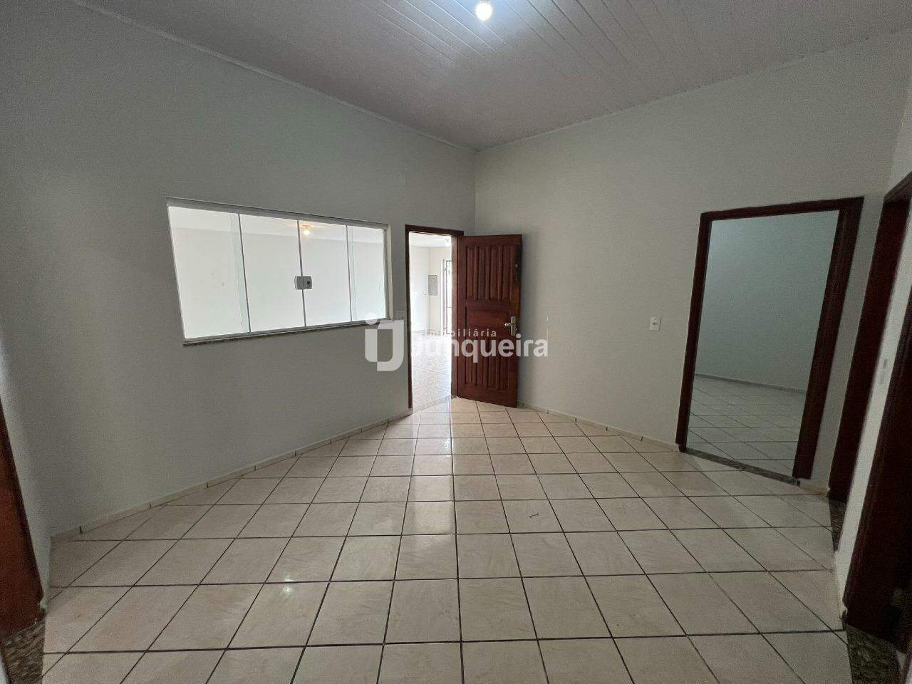 Casa para alugar, 3 quartos, 2 vagas, no bairro Centro em Rio das Pedras - SP