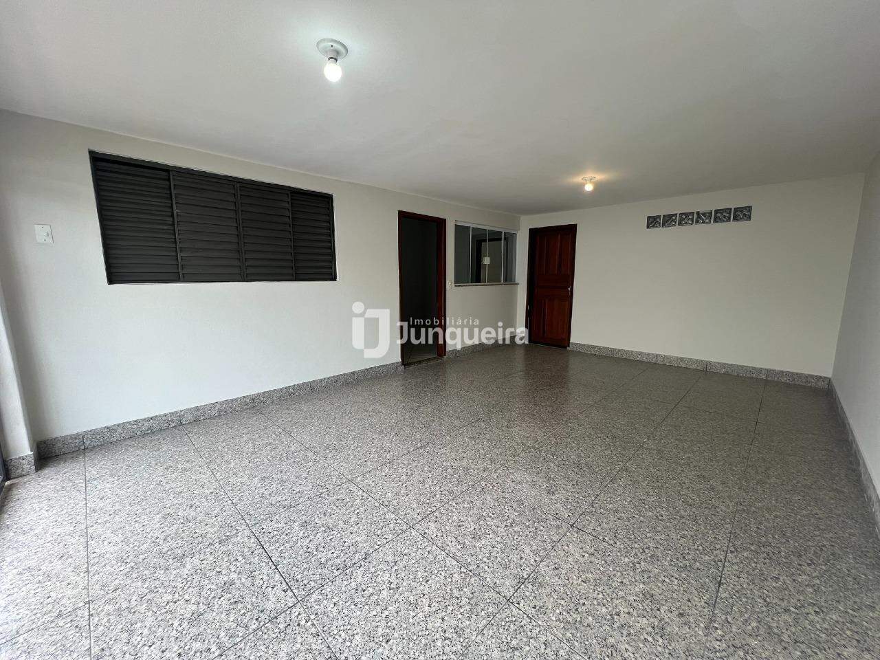Casa para alugar, 3 quartos, 2 vagas, no bairro Centro em Rio das Pedras - SP