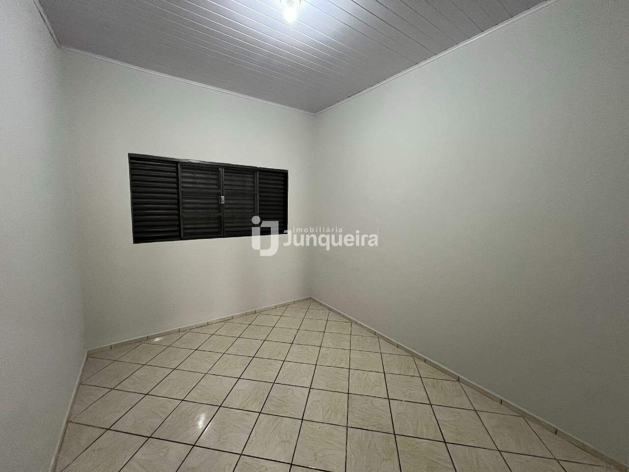 Casa para alugar, 3 quartos, 2 vagas, no bairro Centro em Rio das Pedras - SP