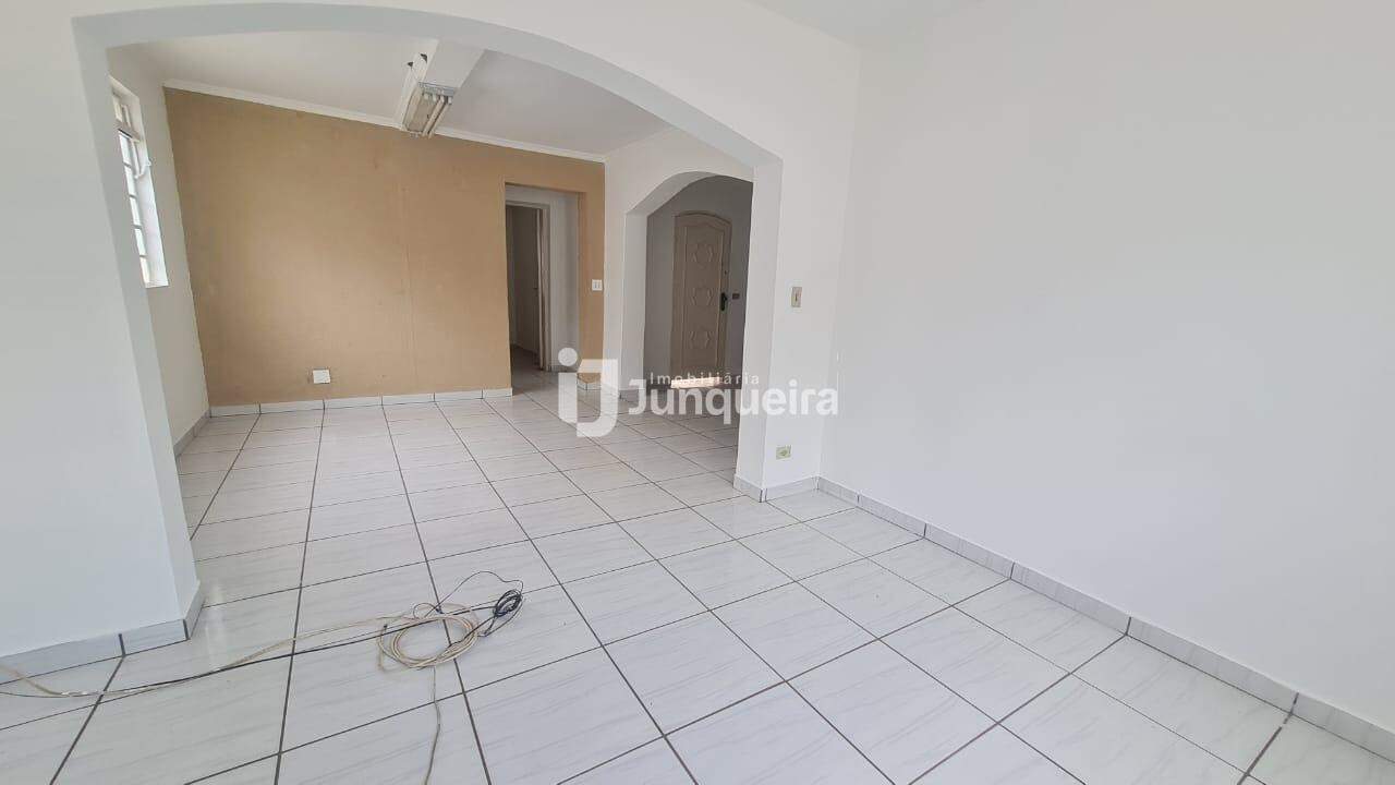 Casa para alugar, 5 quartos, sendo 1 suíte, 4 vagas, no bairro Piracicamirim em Piracicaba - SP