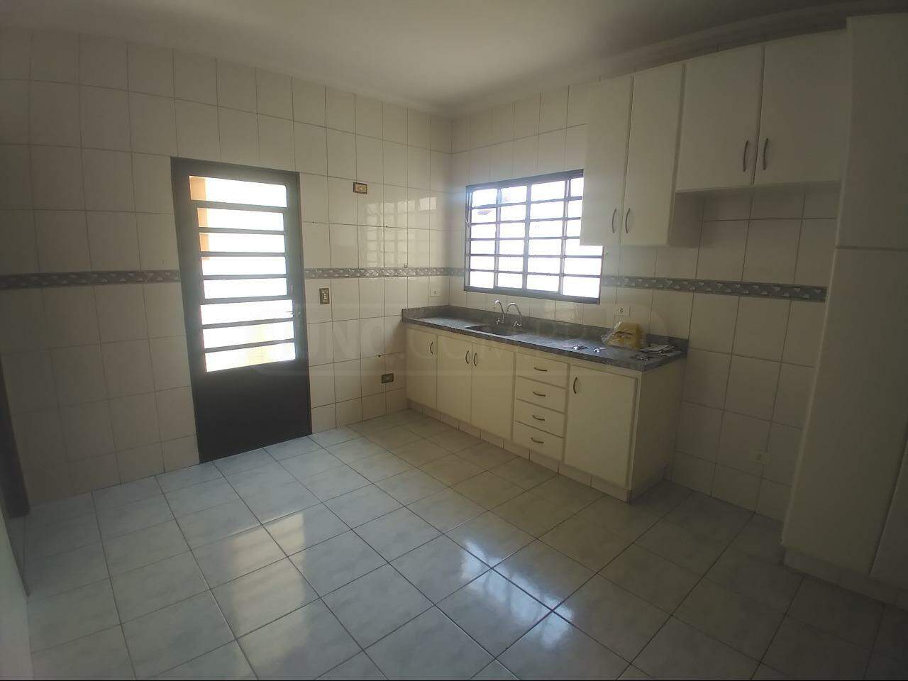 Casa para alugar, 2 quartos, sendo 1 suíte, 1 vaga, no bairro São Luiz em Piracicaba - SP