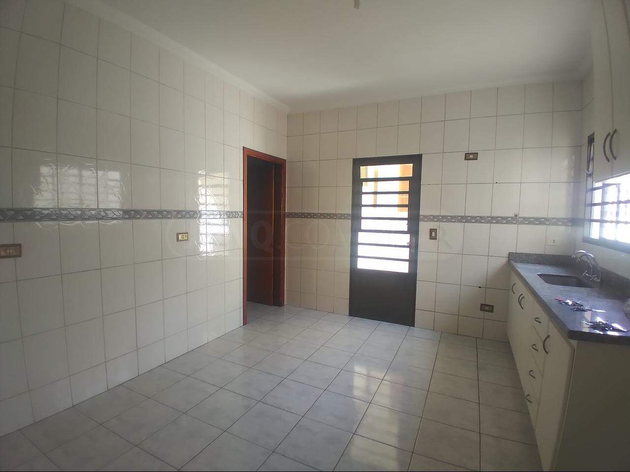 Casa para alugar, 2 quartos, sendo 1 suíte, 1 vaga, no bairro São Luiz em Piracicaba - SP