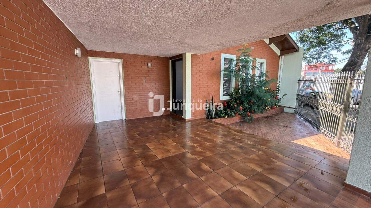 Casa para alugar, 3 quartos, sendo 1 suíte, 1 vaga, no bairro Santa Terezinha em Piracicaba - SP