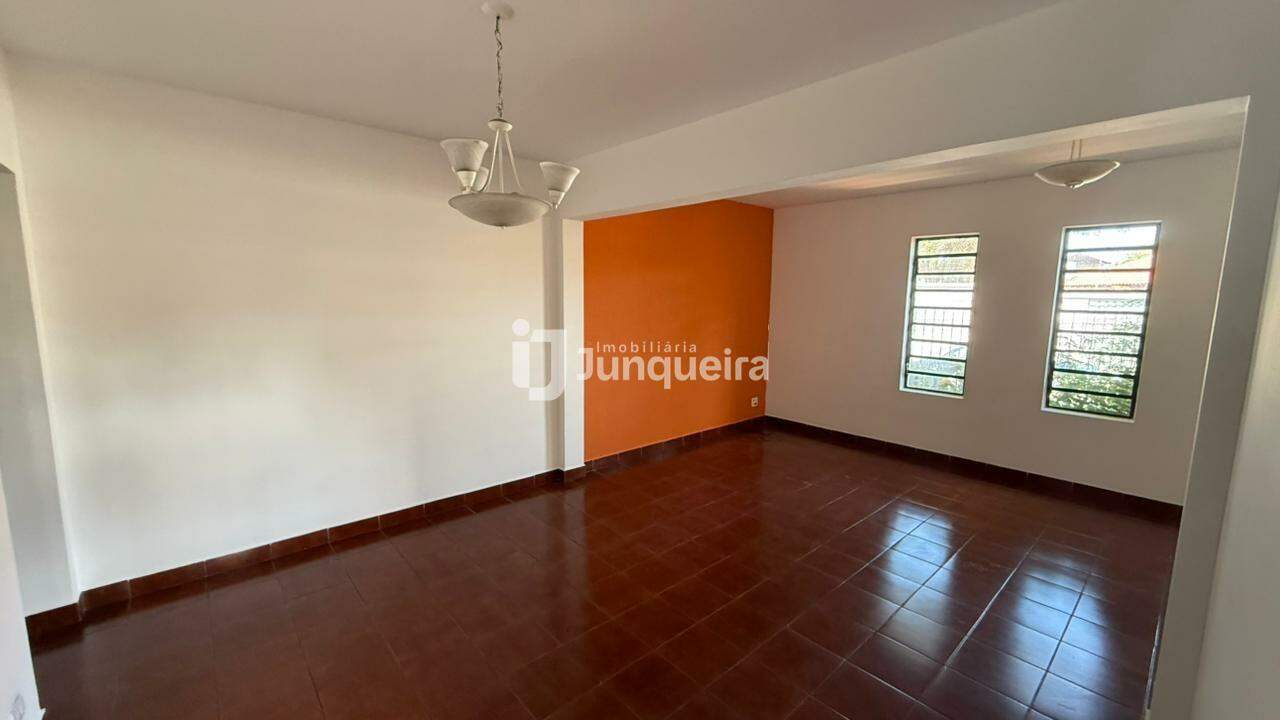 Casa para alugar, 3 quartos, sendo 1 suíte, 1 vaga, no bairro Santa Terezinha em Piracicaba - SP