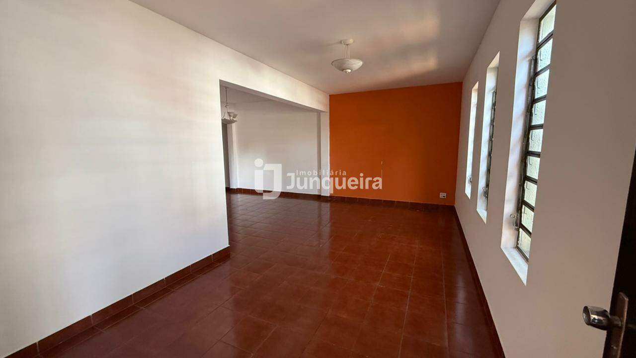 Casa para alugar, 3 quartos, sendo 1 suíte, 1 vaga, no bairro Santa Terezinha em Piracicaba - SP