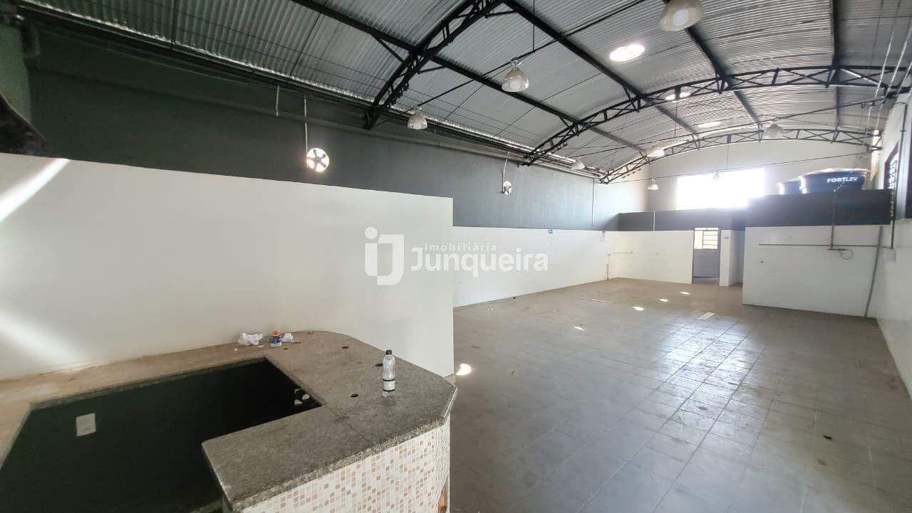 Salão para alugar, no bairro Vila Rezende em Piracicaba - SP