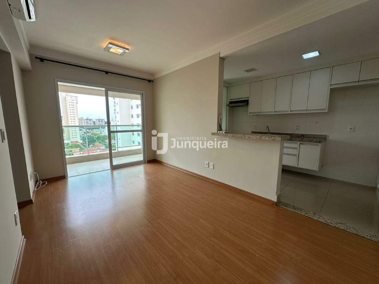 Apartamento para alugar no Edifício Montes Claros, 2 quartos, sendo 2 suítes, 2 vagas, no bairro Centro em Piracicaba - SP