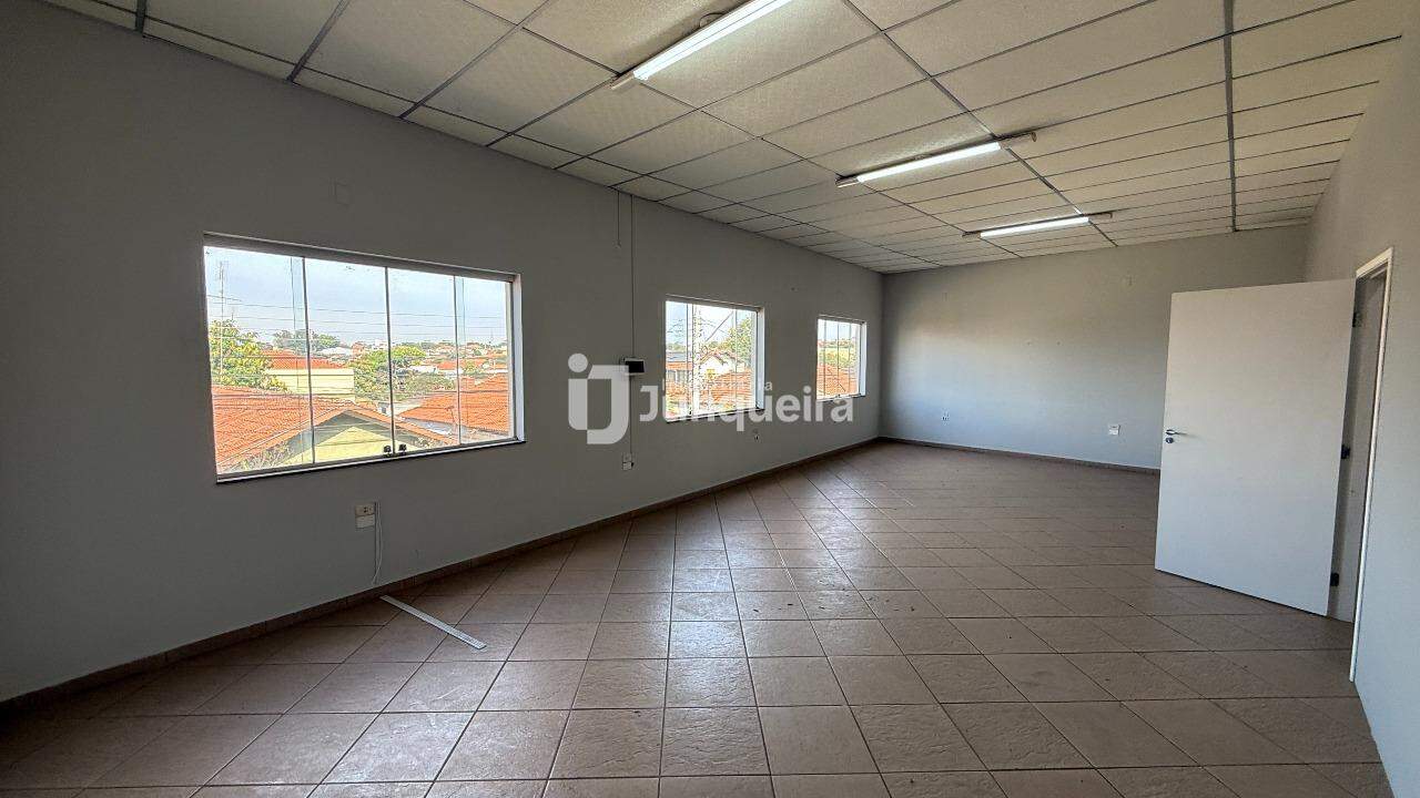 Salão à para aluguel no , 2 banheiros, , Santa Terezinha - Piracicaba / SP: