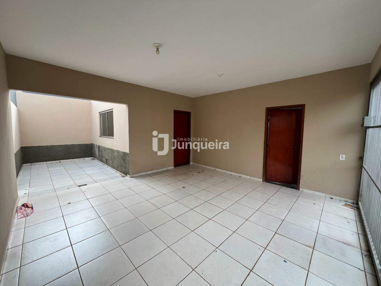 Casa para alugar, 3 quartos, sendo 1 suíte, 2 vagas, no bairro Santa Maria em Rio das Pedras - SP