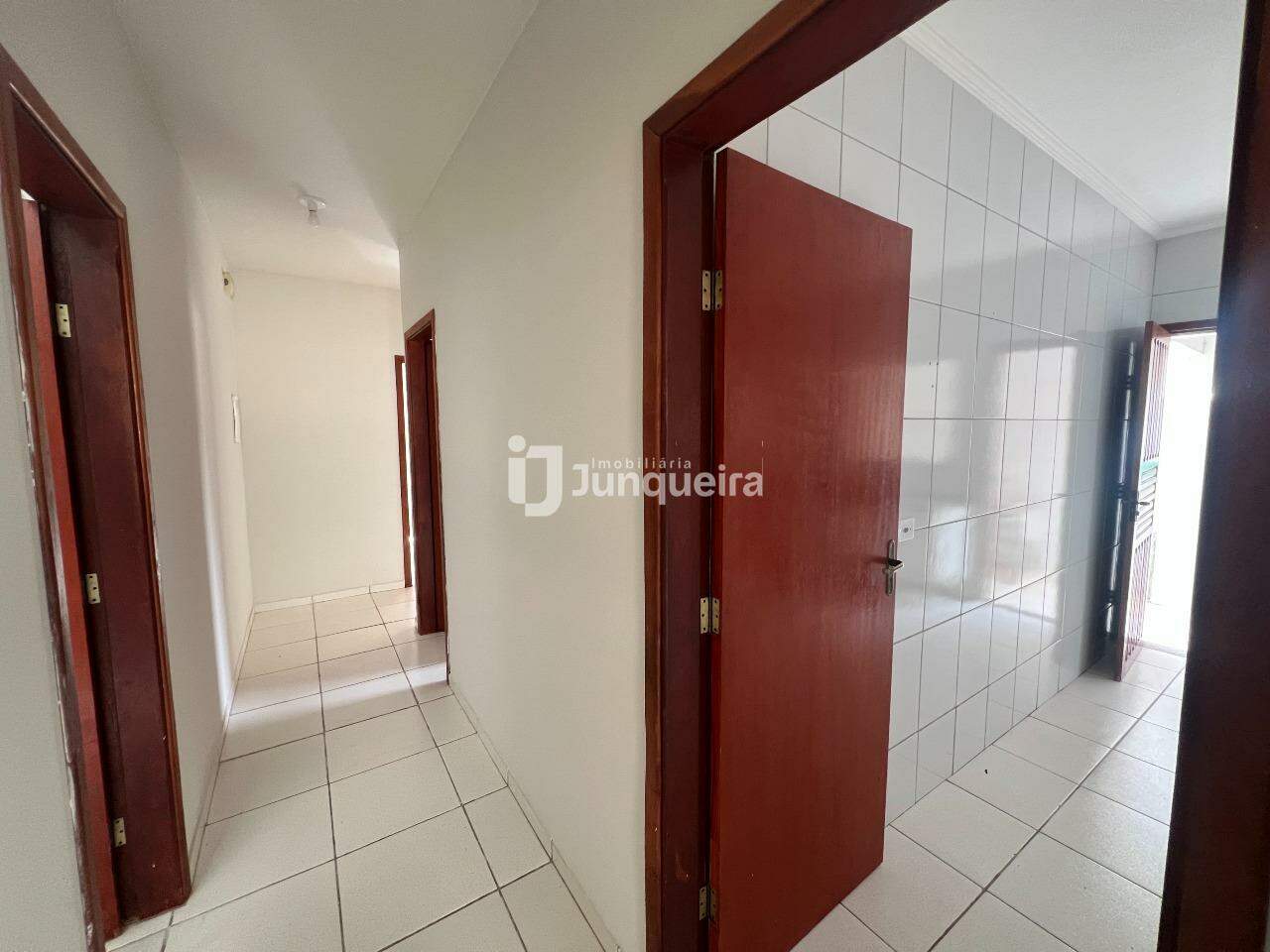 Casa para alugar, 3 quartos, sendo 1 suíte, 2 vagas, no bairro Santa Maria em Rio das Pedras - SP
