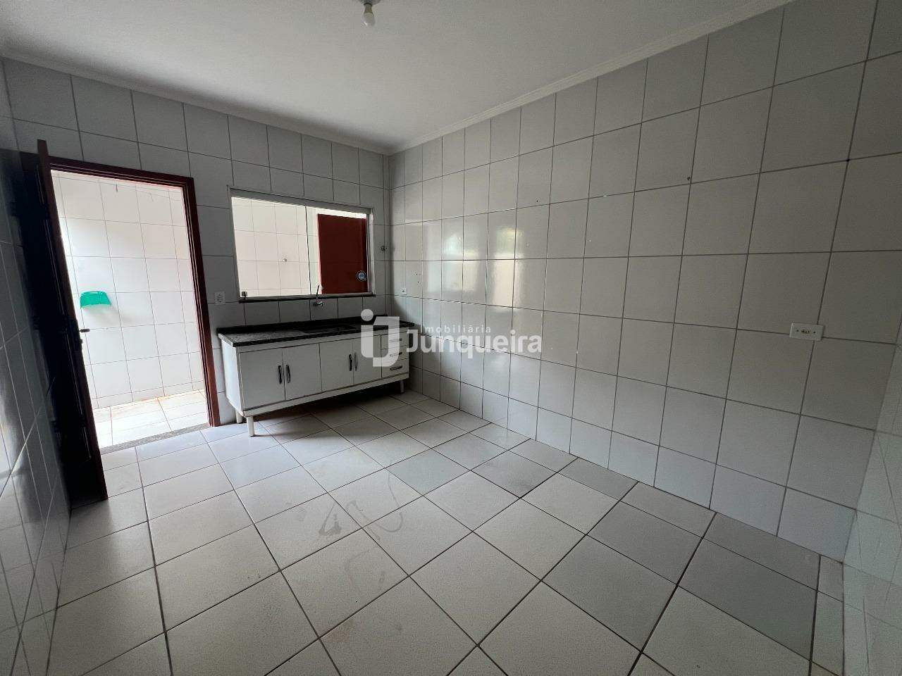 Casa para alugar, 3 quartos, sendo 1 suíte, 2 vagas, no bairro Santa Maria em Rio das Pedras - SP