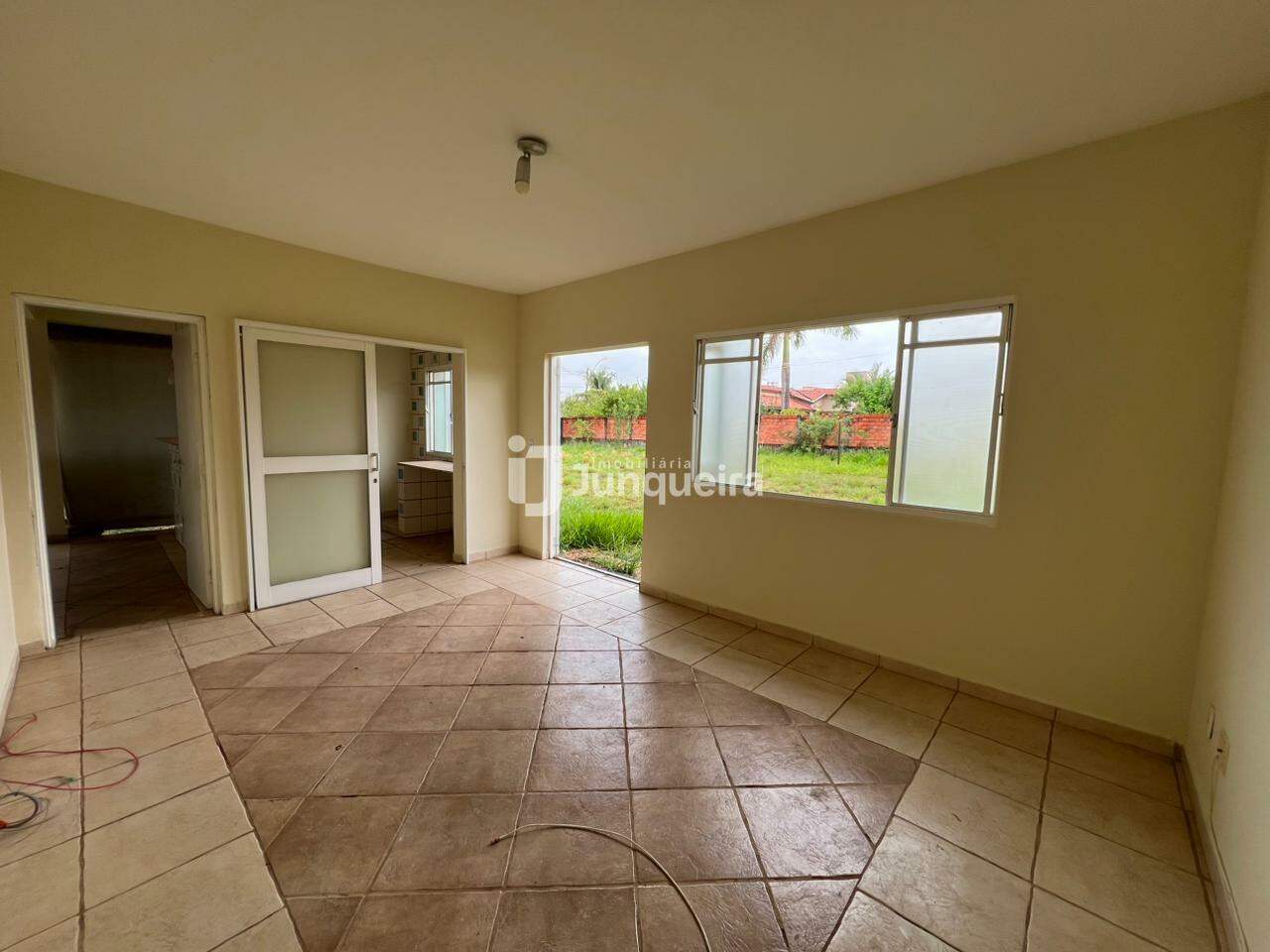 Casa em Condomínio para alugar no Campestre, 2 quartos, 4 vagas, no bairro Campestre em Piracicaba - SP