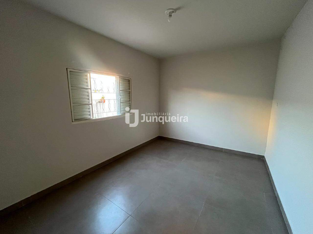 Casa para alugar, 2 quartos, 1 vaga, no bairro Paulista em Piracicaba - SP