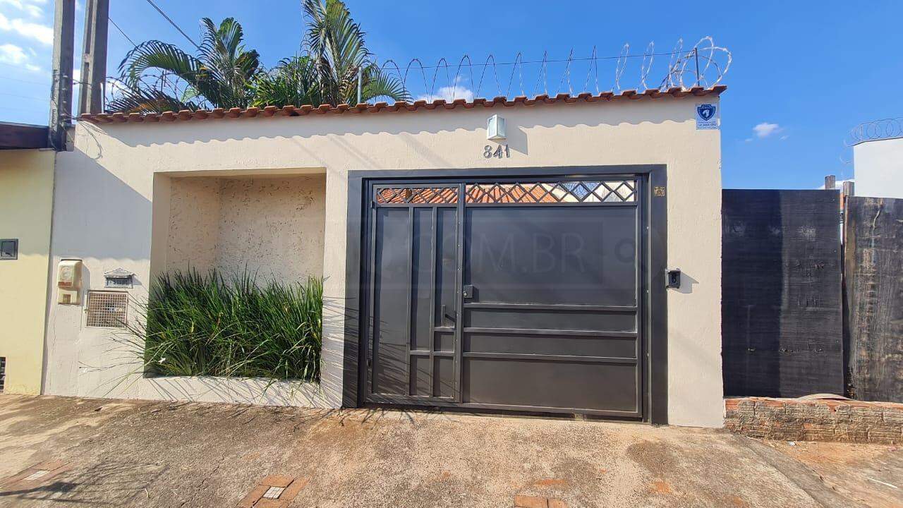Casa para alugar, 3 quartos, sendo 1 suíte, 4 vagas, no bairro Água Branca em Piracicaba - SP