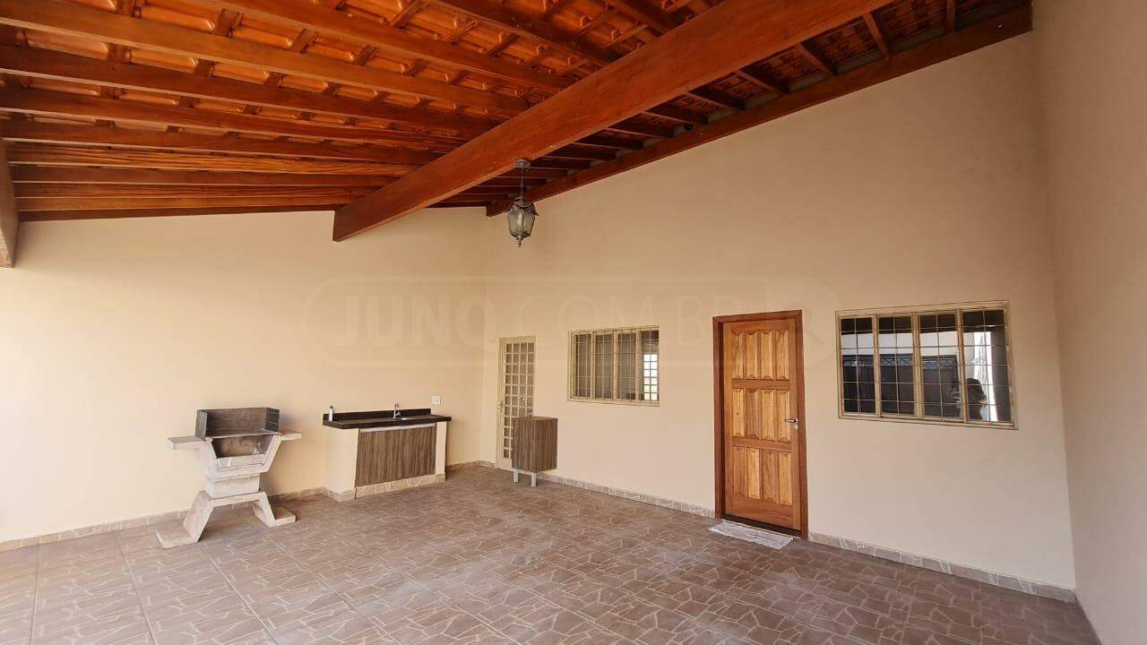 Casa para alugar, 3 quartos, sendo 1 suíte, 4 vagas, no bairro Água Branca em Piracicaba - SP