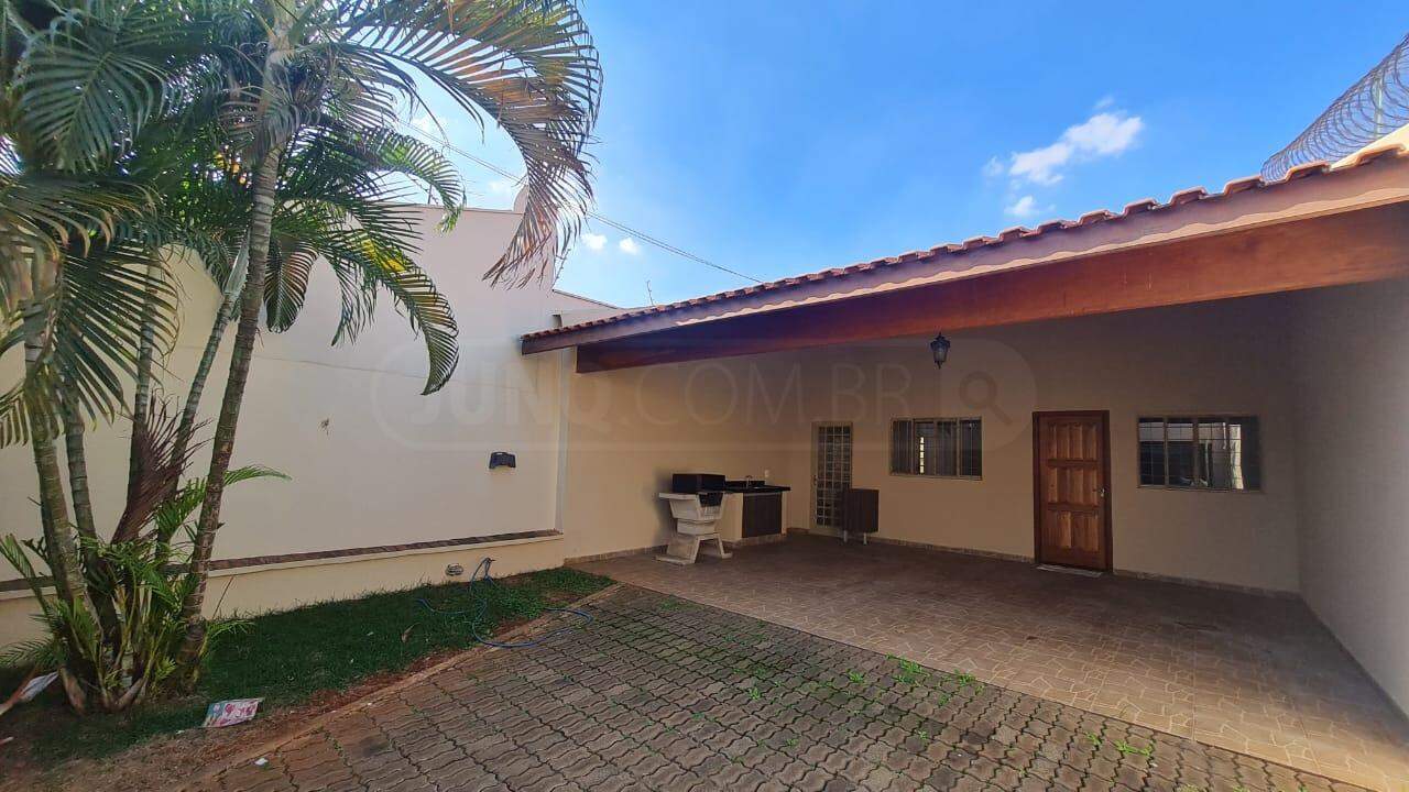 Casa para alugar, 3 quartos, sendo 1 suíte, 4 vagas, no bairro Água Branca em Piracicaba - SP