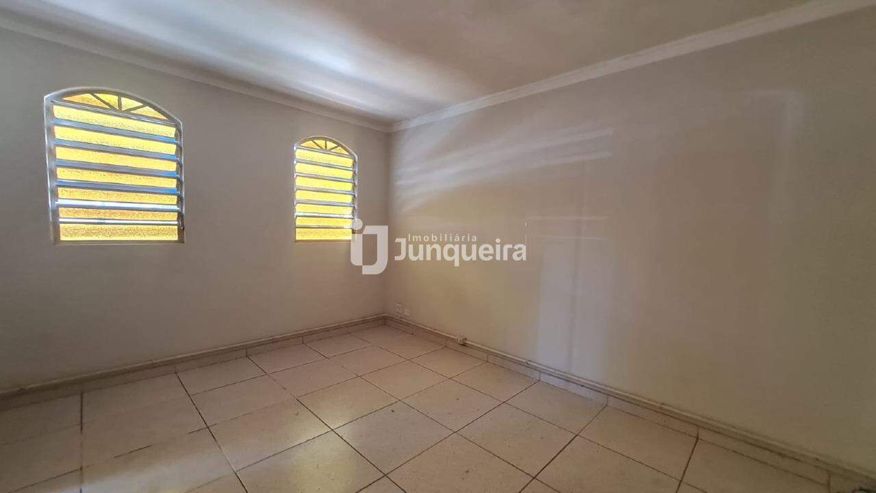 Casa para alugar, 3 quartos, 3 vagas, no bairro Vila Rezende em Piracicaba - SP