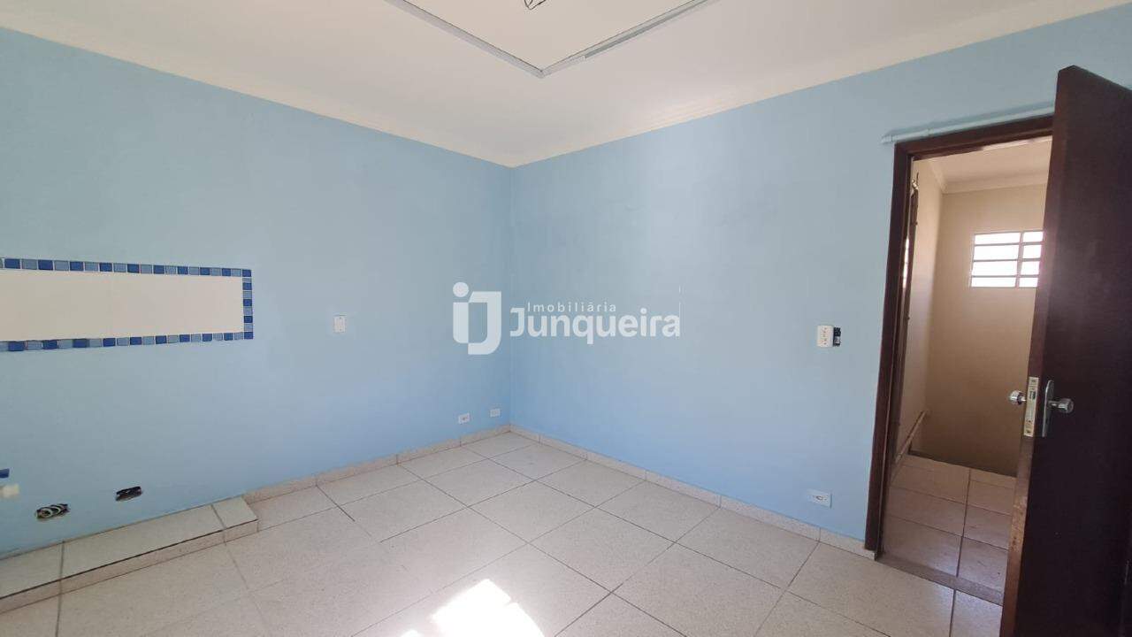 Casa para alugar, 3 quartos, 3 vagas, no bairro Vila Rezende em Piracicaba - SP