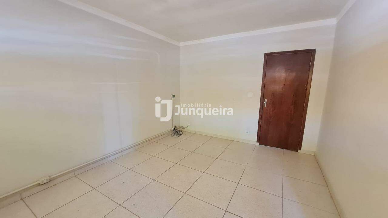 Casa para alugar, 3 quartos, 3 vagas, no bairro Vila Rezende em Piracicaba - SP