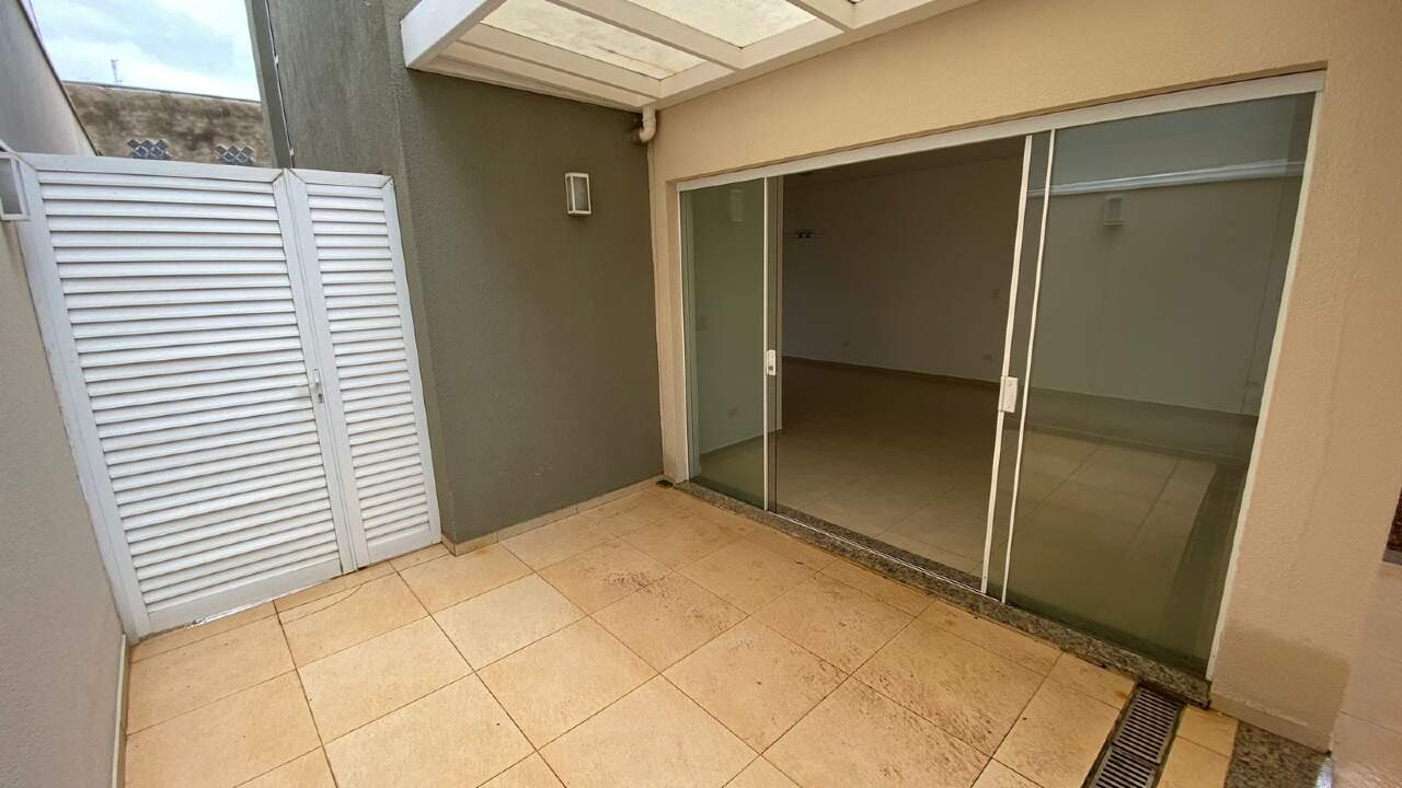 Casa para alugar, 3 quartos, sendo 1 suíte, 2 vagas, no bairro São Francisco em Piracicaba - SP