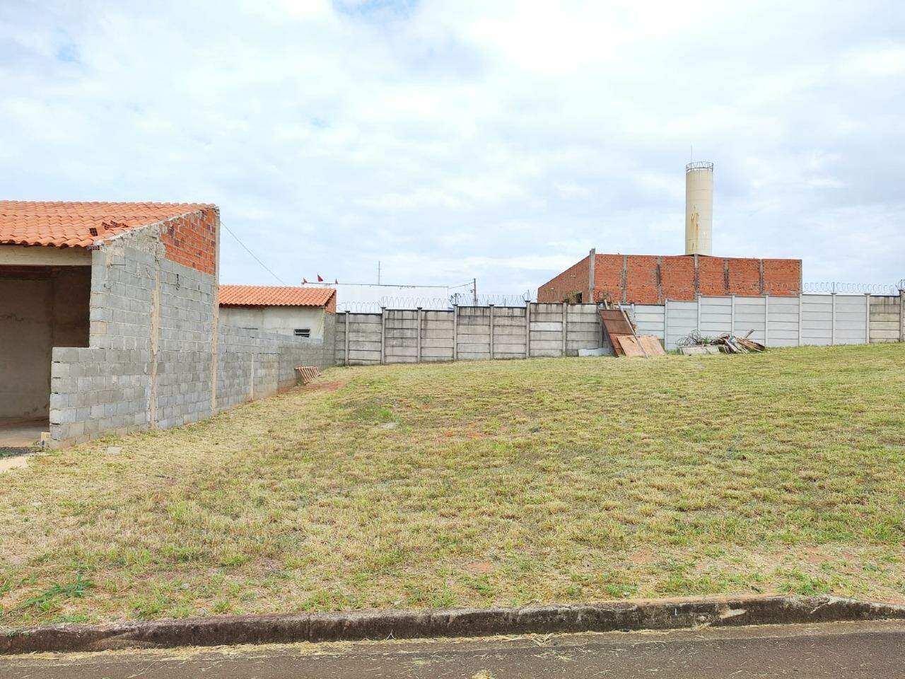 Terreno em Condomínio à venda no San Marino , no bairro Centro em Rio das Pedras - SP