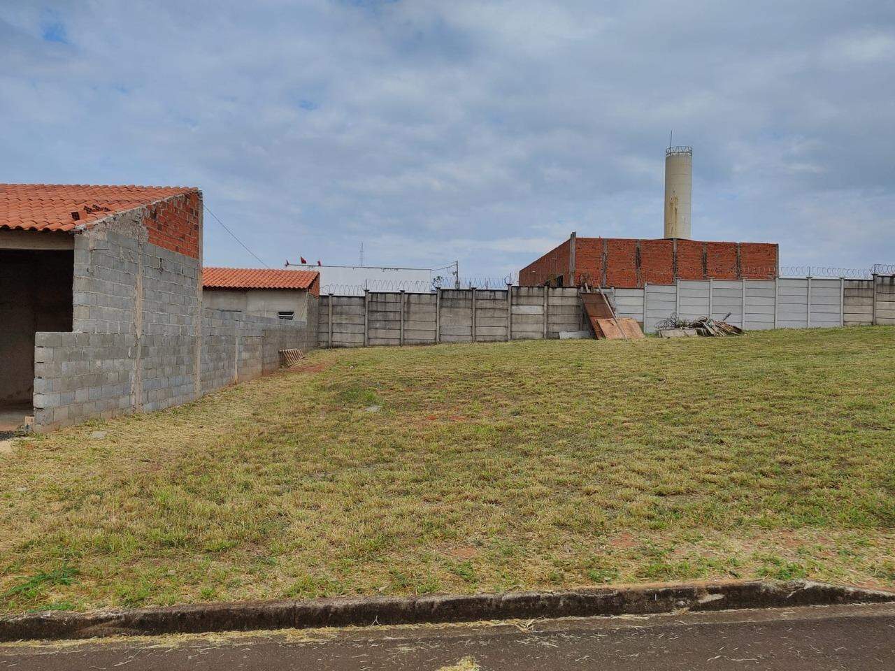 Terreno em Condomínio à venda no San Marino , no bairro Centro em Rio das Pedras - SP