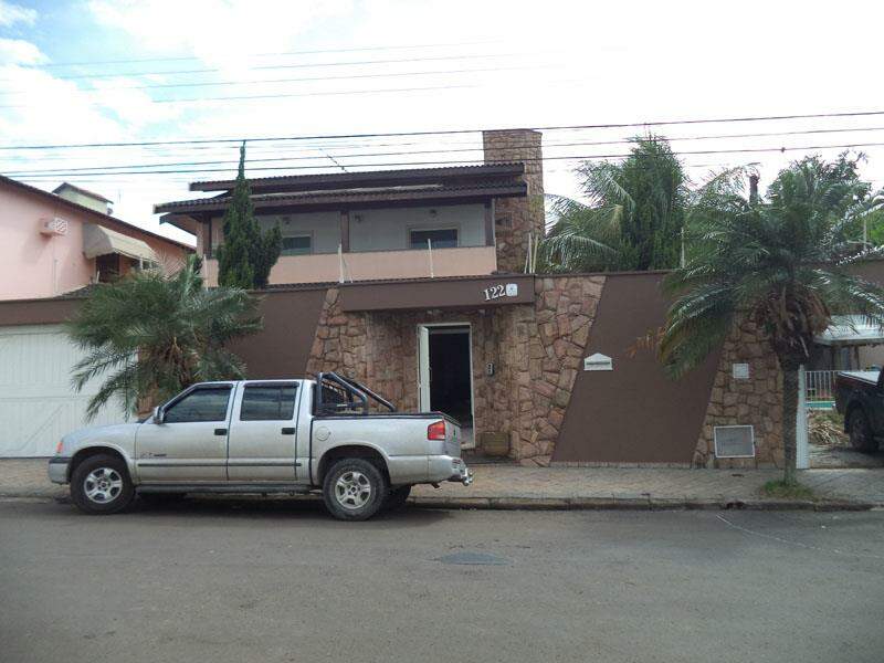 Casa à venda, 5 quartos, sendo 2 suítes, 4 vagas, no bairro Centro em Piracicaba - SP