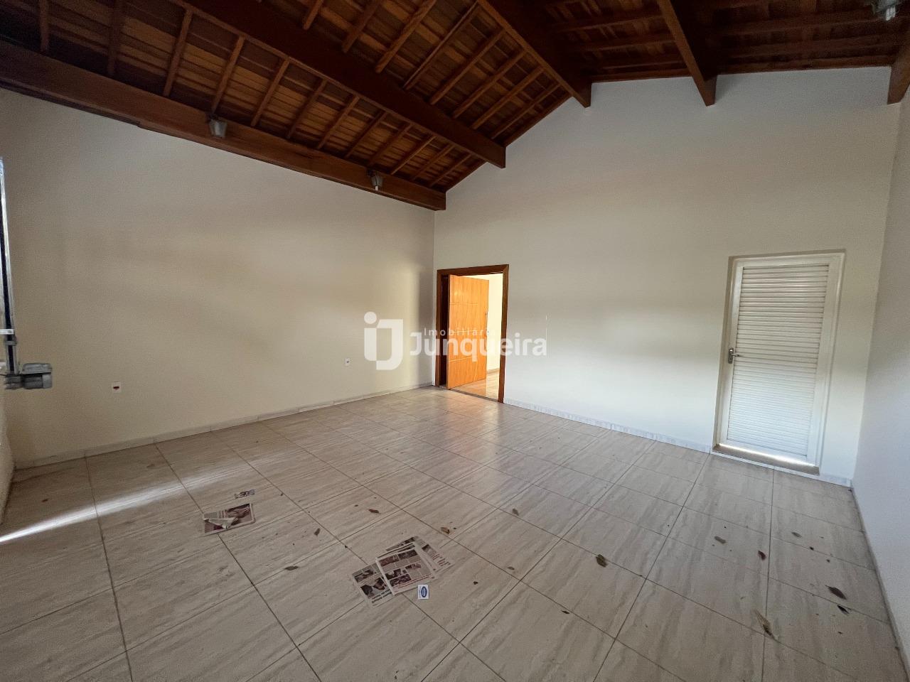 Casa para alugar, 3 quartos, sendo 1 suíte, 2 vagas, no bairro Centro em Piracicaba - SP