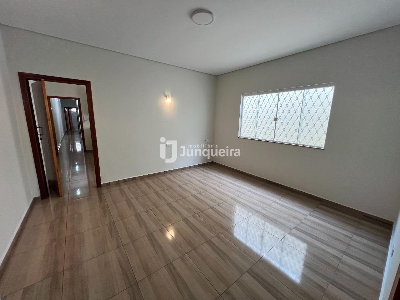 Casa para alugar, 3 quartos, sendo 1 suíte, 2 vagas, no bairro Centro em Piracicaba - SP