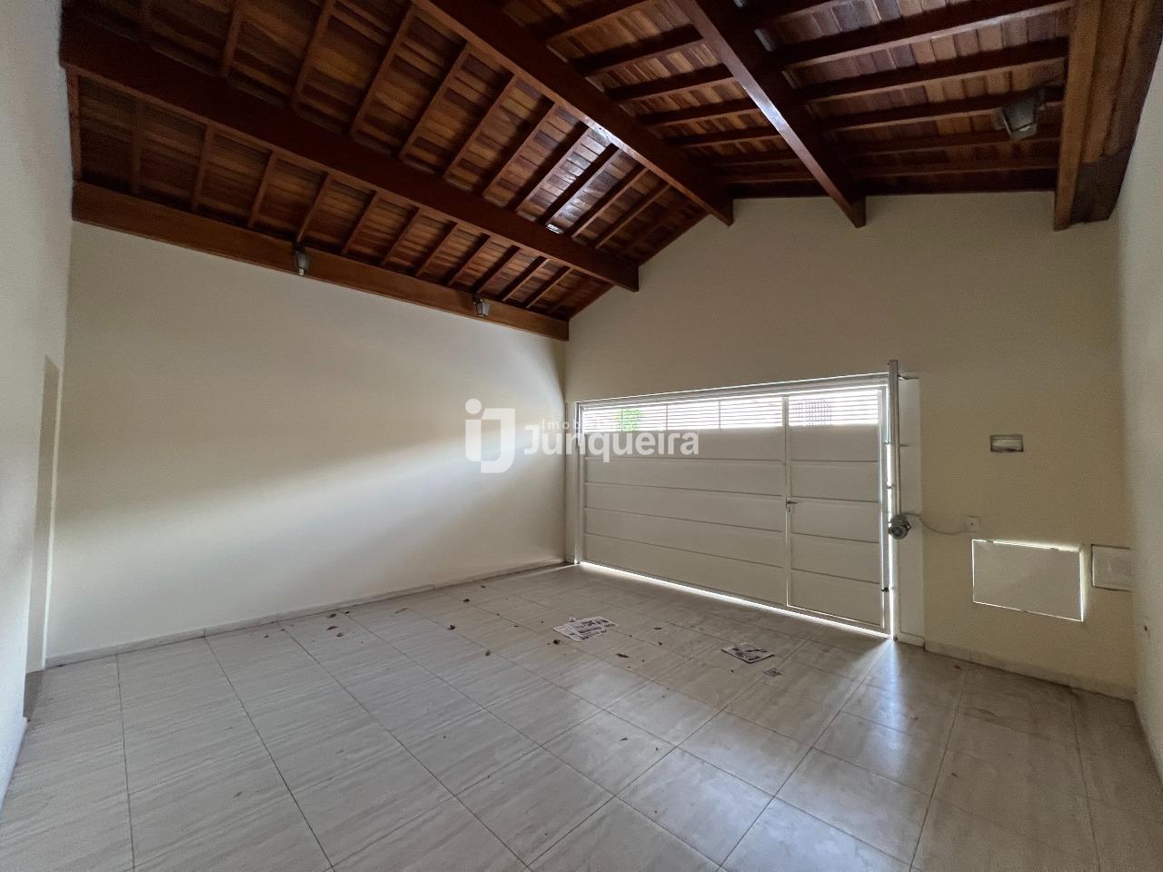 Casa para alugar, 3 quartos, sendo 1 suíte, 2 vagas, no bairro Centro em Piracicaba - SP