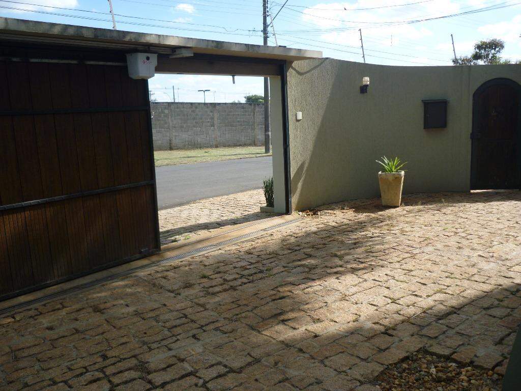 Casa à venda, 3 quartos, sendo 1 suíte, 5 vagas, no bairro Parque Santa Cecília em Piracicaba - SP