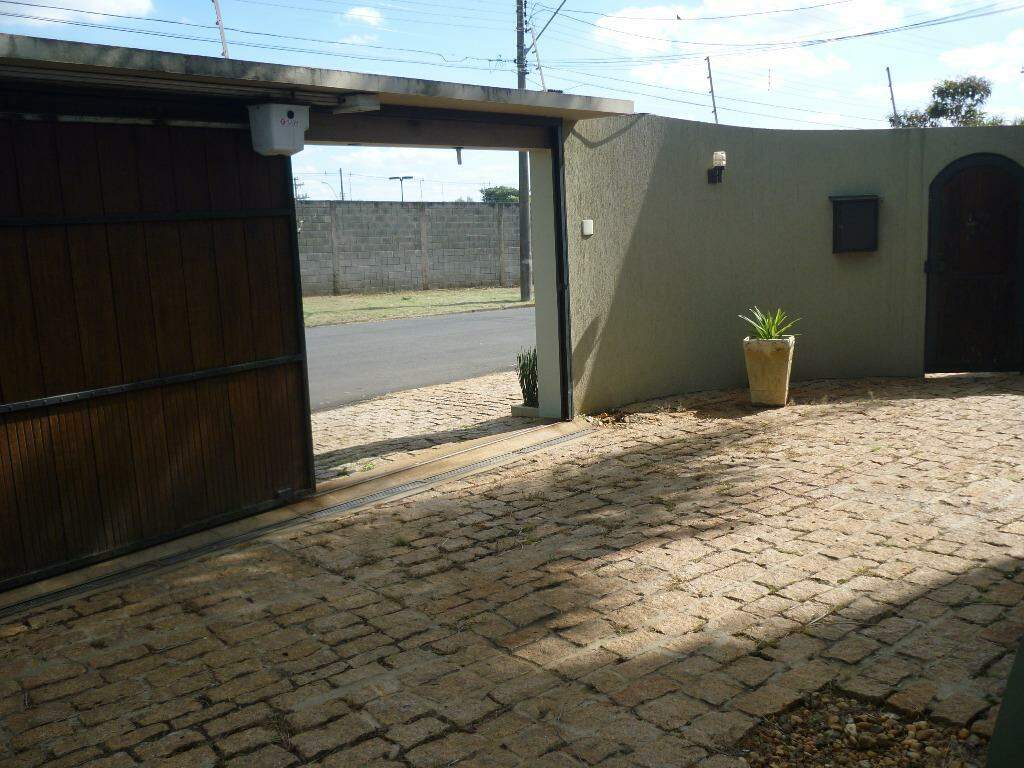 Casa à venda, 3 quartos, sendo 1 suíte, 5 vagas, no bairro Parque Santa Cecília em Piracicaba - SP