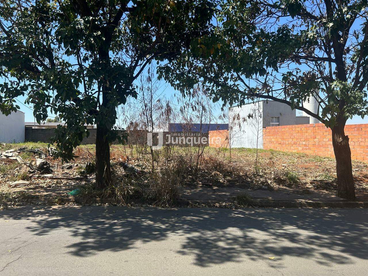 Terreno à venda, no bairro Jardim Califórnia em Piracicaba - SP