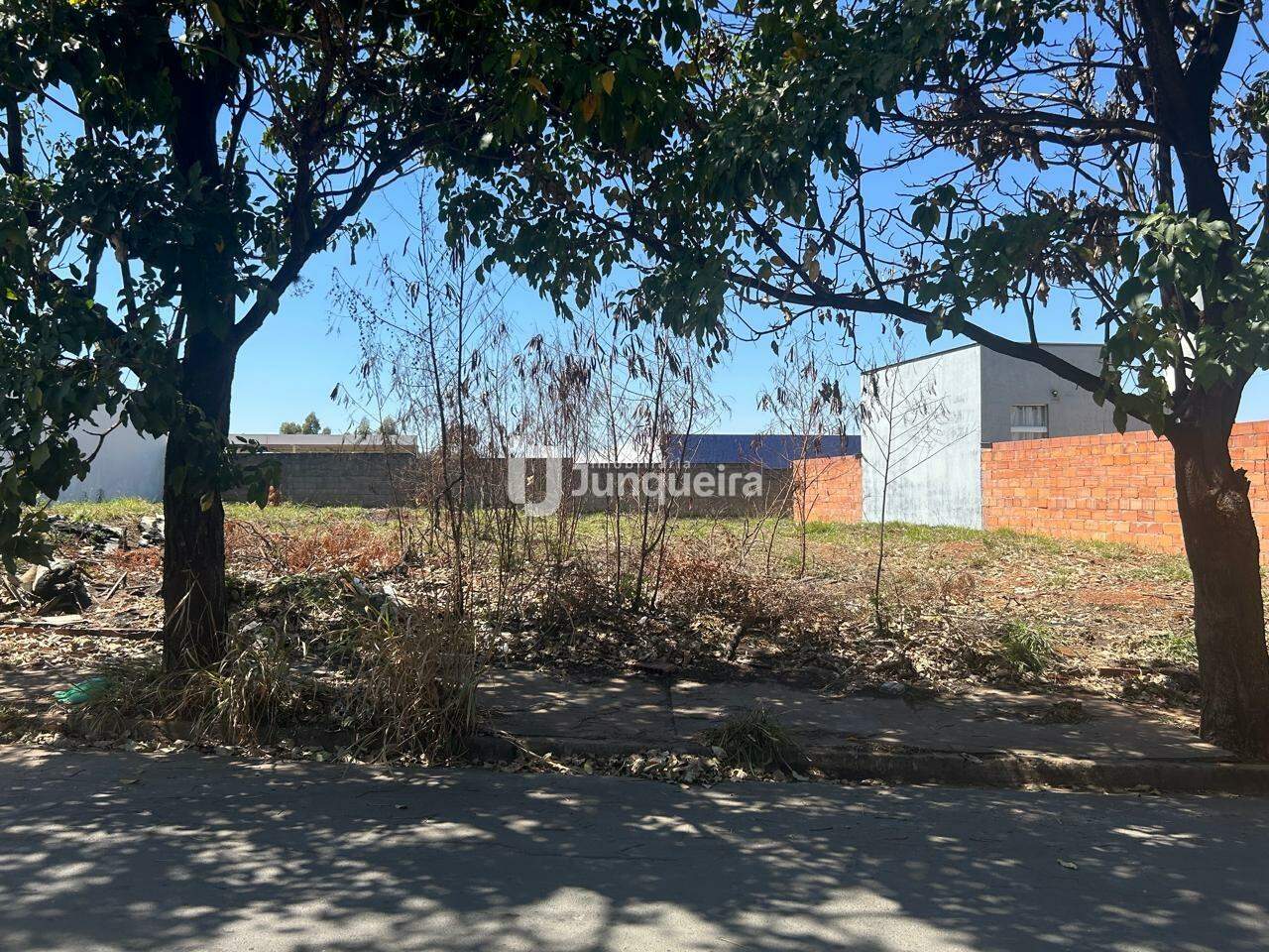 Terreno à venda, no bairro Jardim Califórnia em Piracicaba - SP