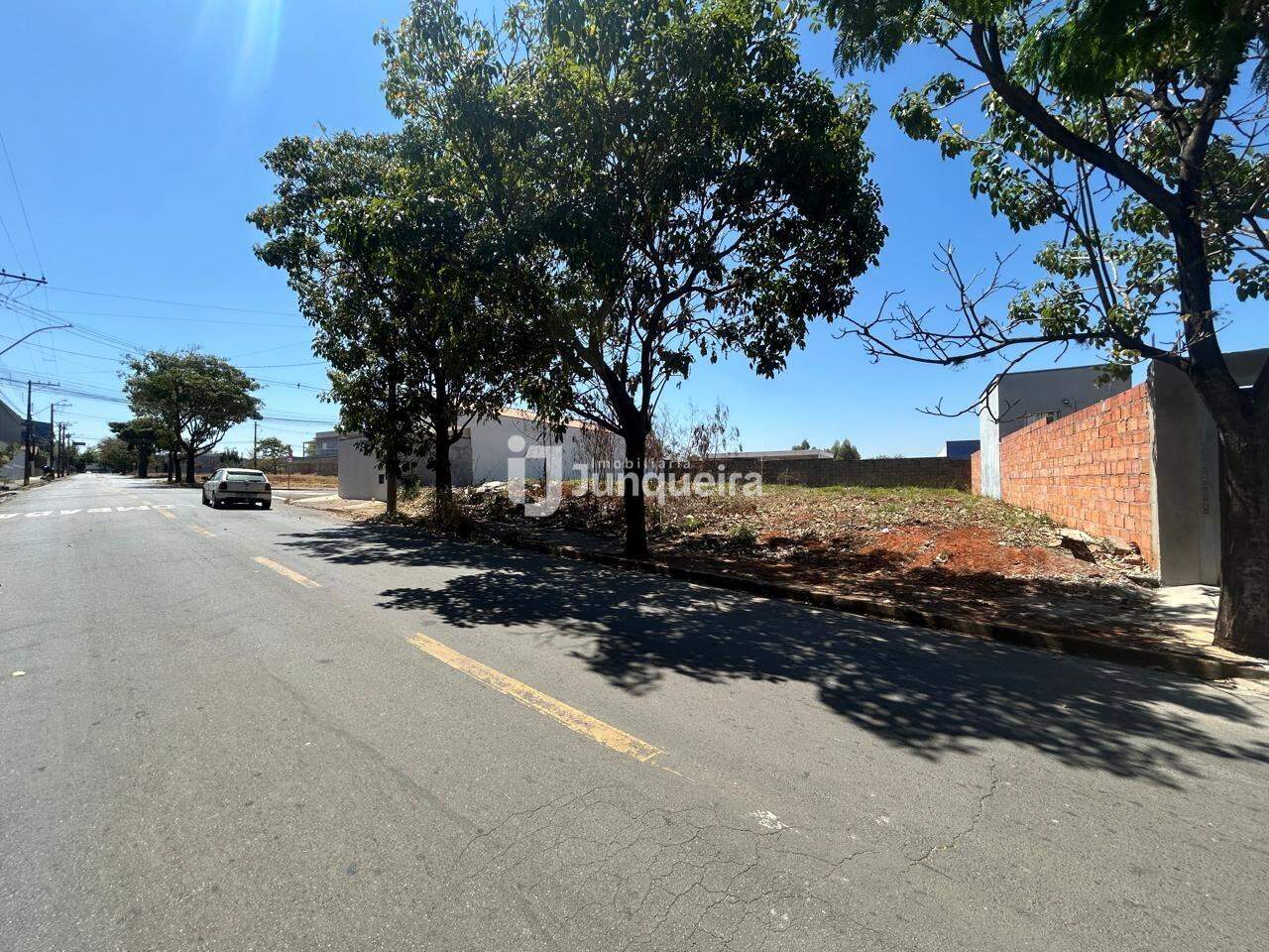 Terreno à venda, no bairro Jardim Califórnia em Piracicaba - SP