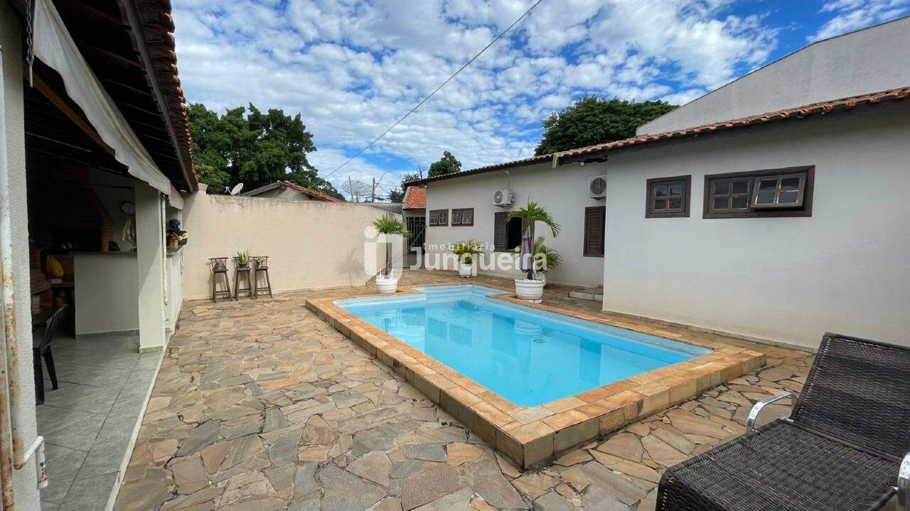 Casa à venda, 3 quartos, sendo 3 suítes, 2 vagas, no bairro Vila Independência em Piracicaba - SP