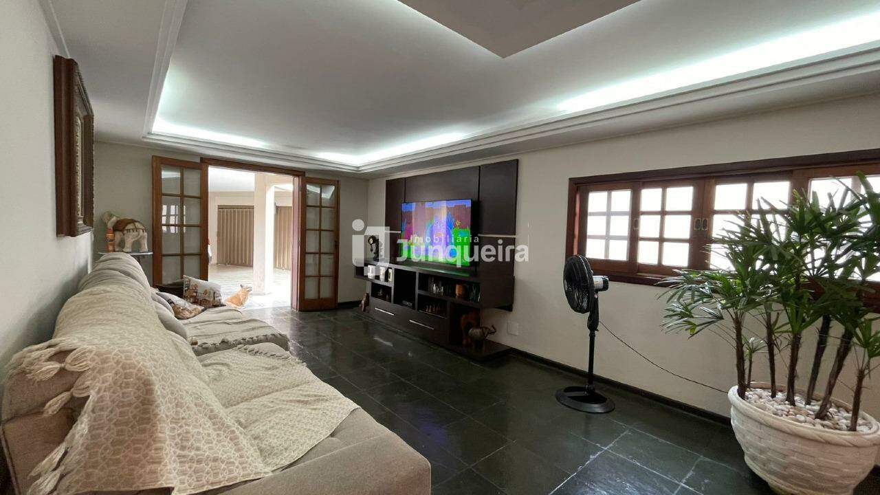Casa à venda, 3 quartos, sendo 3 suítes, 2 vagas, no bairro Vila Independência em Piracicaba - SP