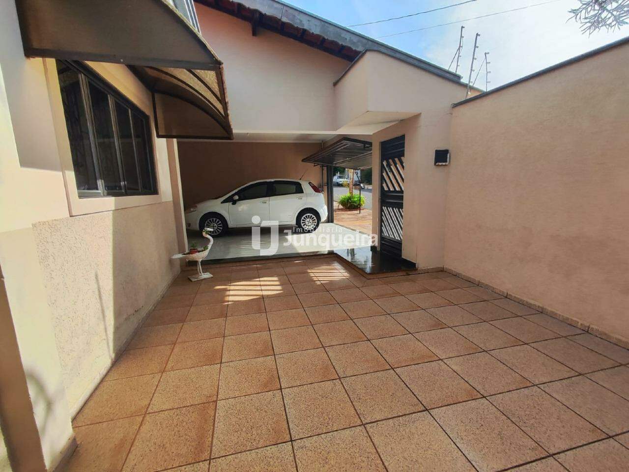 Casa à venda, 3 quartos, sendo 1 suíte, 3 vagas, no bairro Santa Maria II em Rio das Pedras - SP