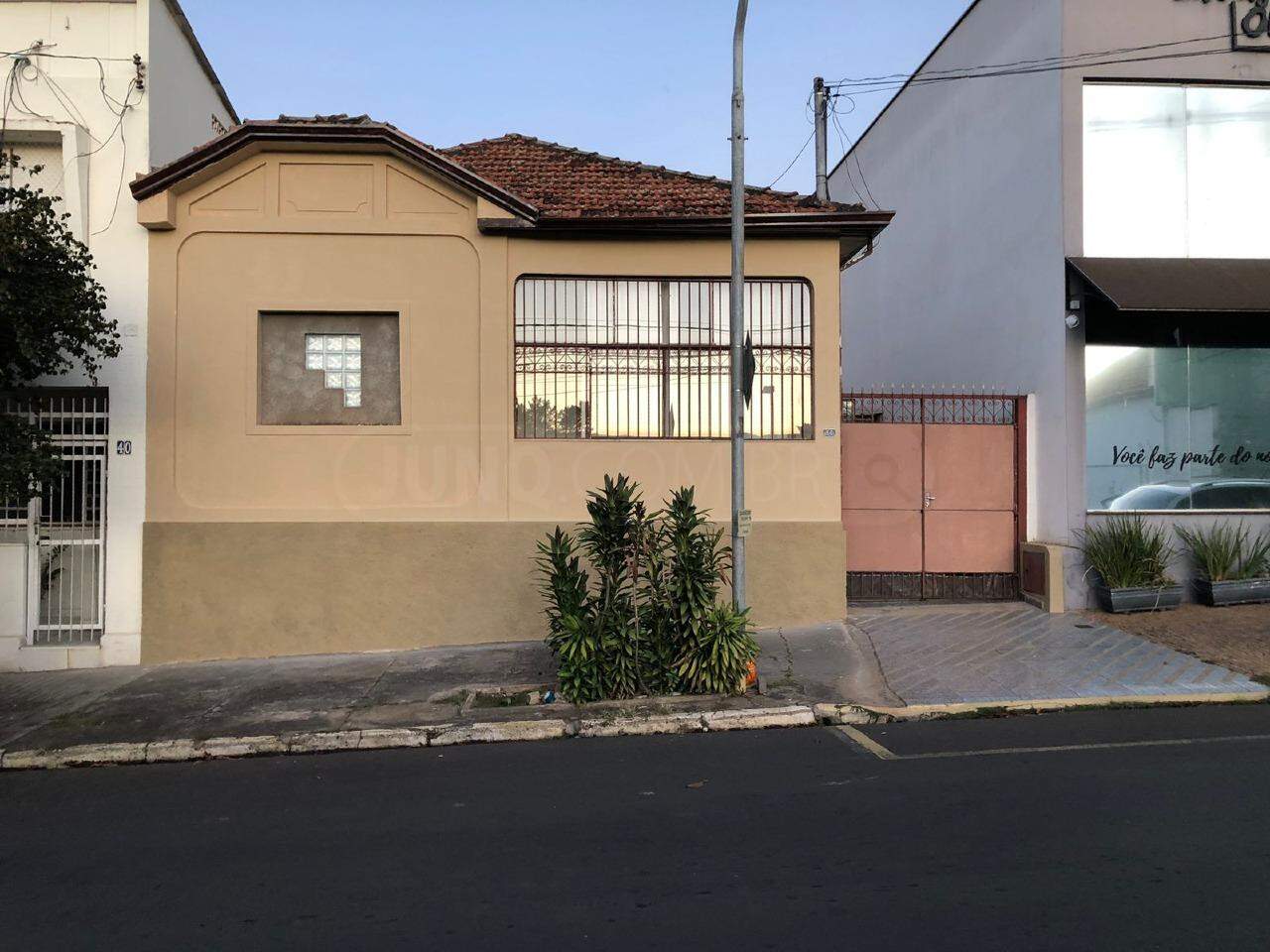 Casa à venda, 3 quartos, 2 vagas, no bairro Centro em Piracicaba - SP